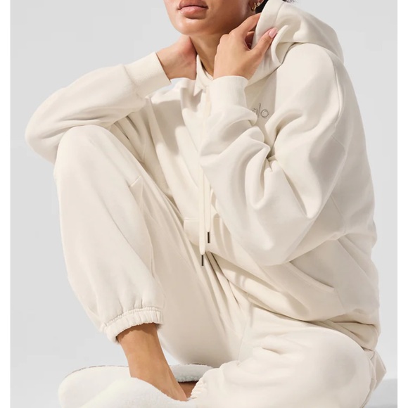 ALO Yoga Accolade Hoodie in Ivory - Picture 2 of 5